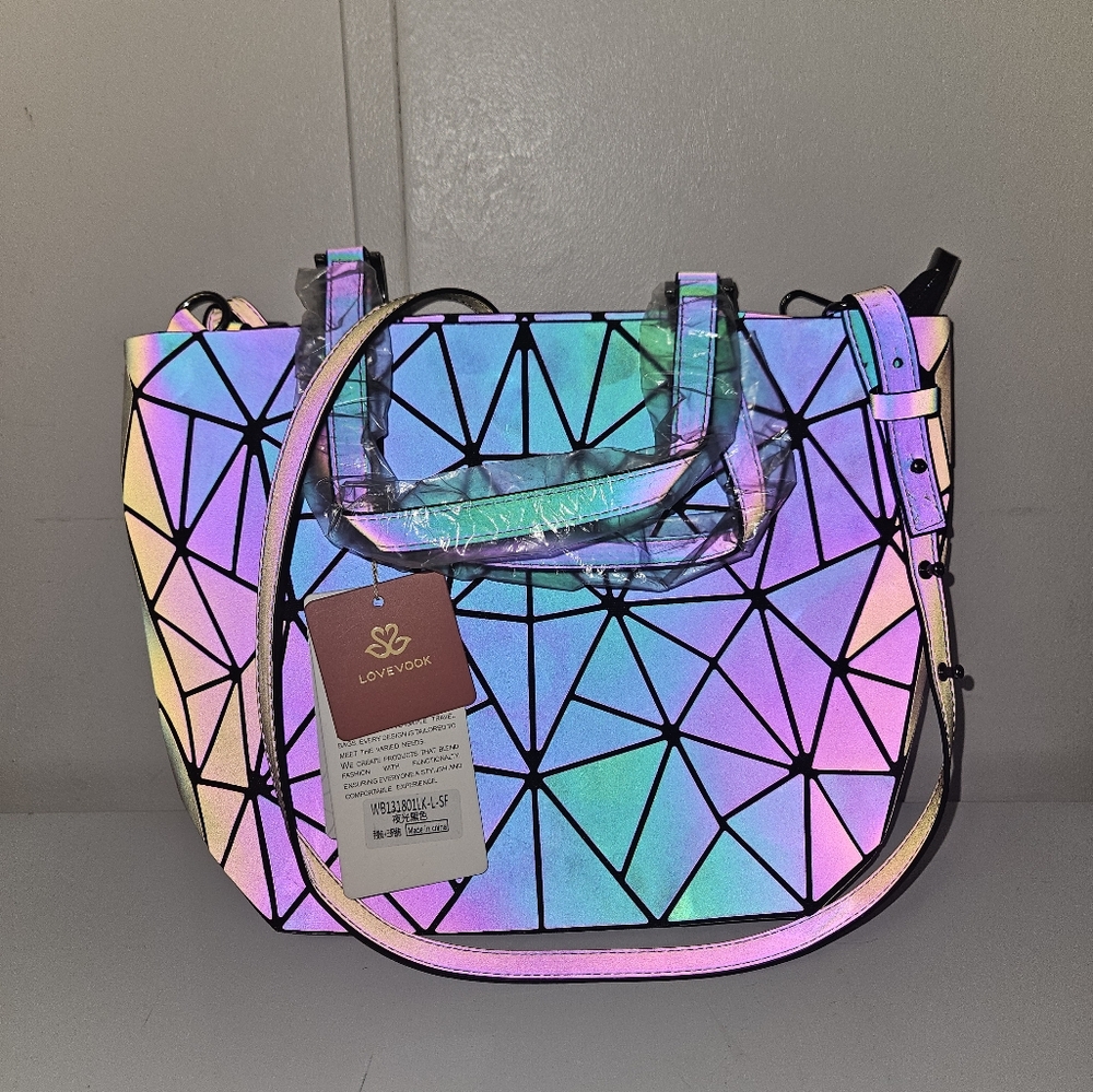 Lovevook Holographic Luminous Handbag! - Picture 4 of 6